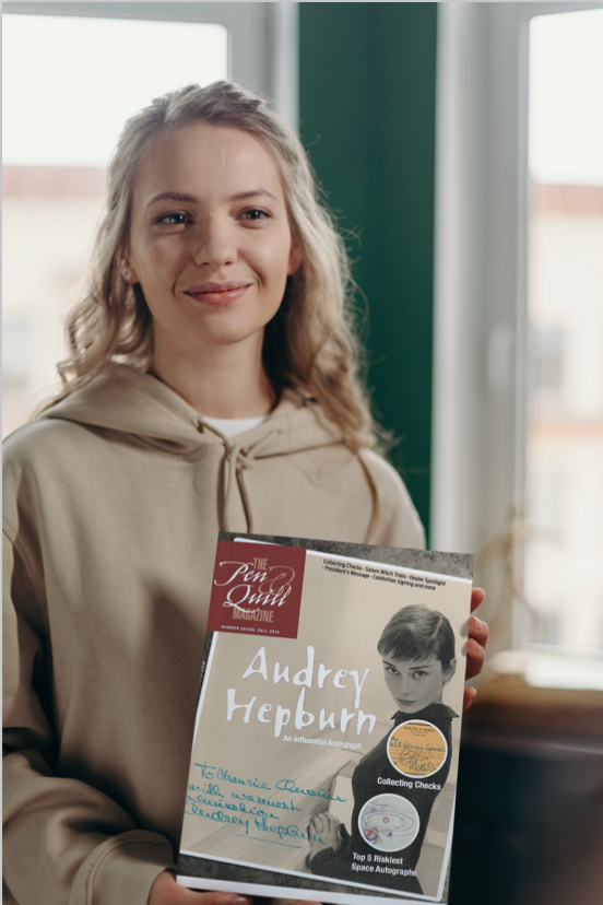 Side Pic Holding Mag